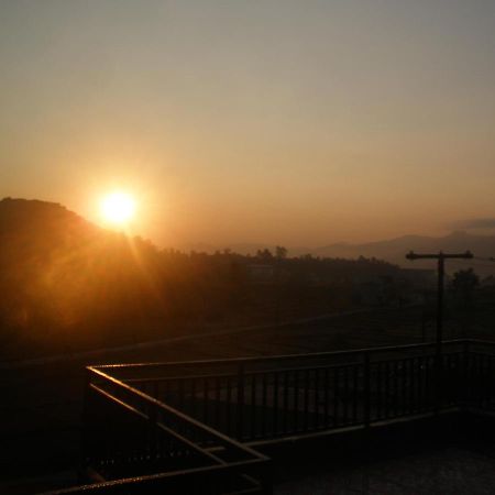 Castle Hotel Pokhara Zewnętrze zdjęcie