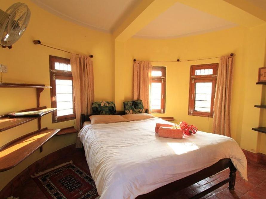 Castle Hotel Pokhara Zewnętrze zdjęcie