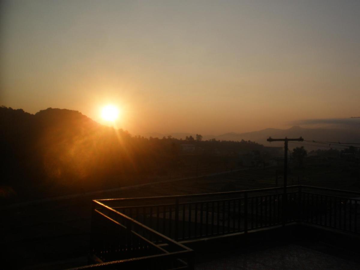 Castle Hotel Pokhara Zewnętrze zdjęcie